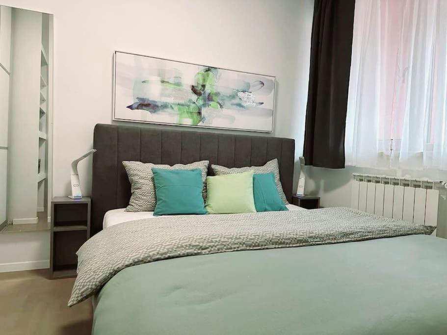 Appartamento Urban Oasis: Stylish Retreat Zagabria Esterno foto